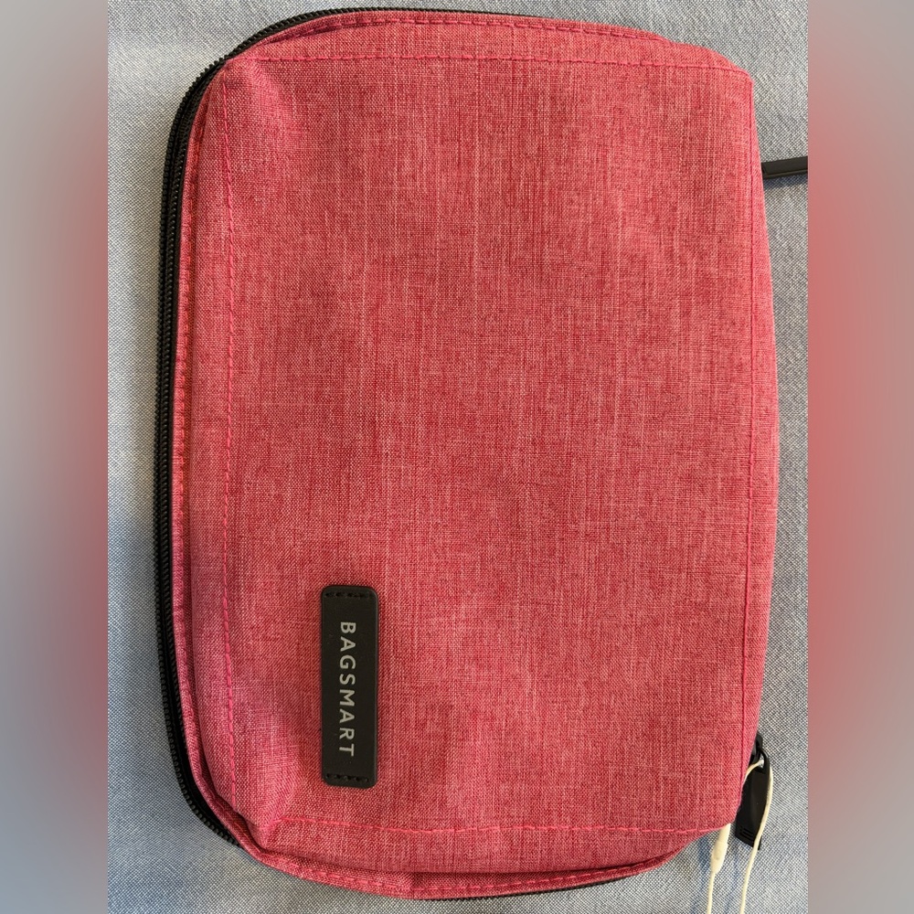 NWT Bag Smart Cord Organizer